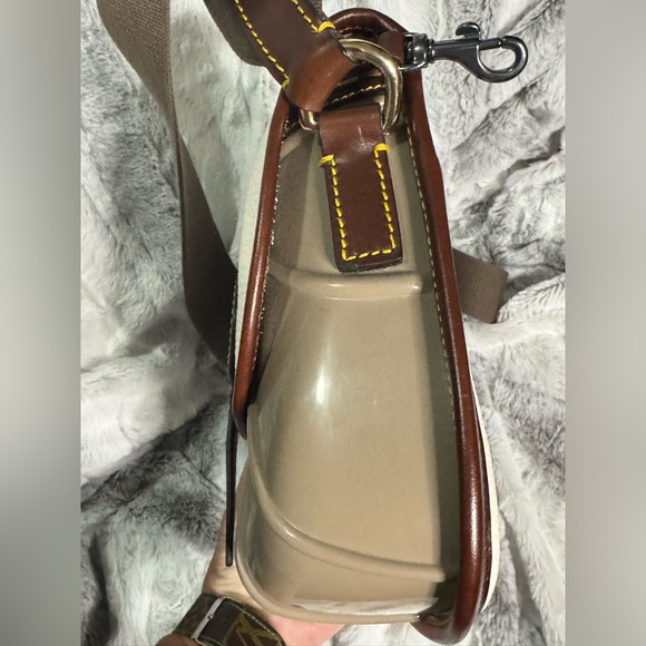 Dooney & Bourke - Duck Crossbody Bag - EUC - White Pebbled Leather & Webbed Body - Picture 6 of 11